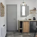 Aeron Villa *