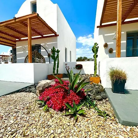 Aeron Villa *