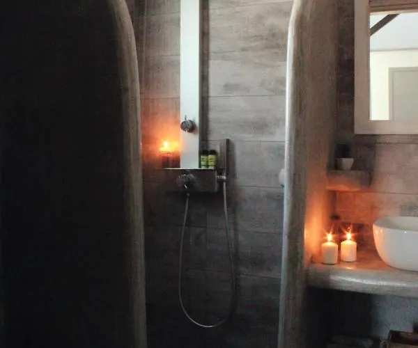 Aeron Vila Éxo Goniá